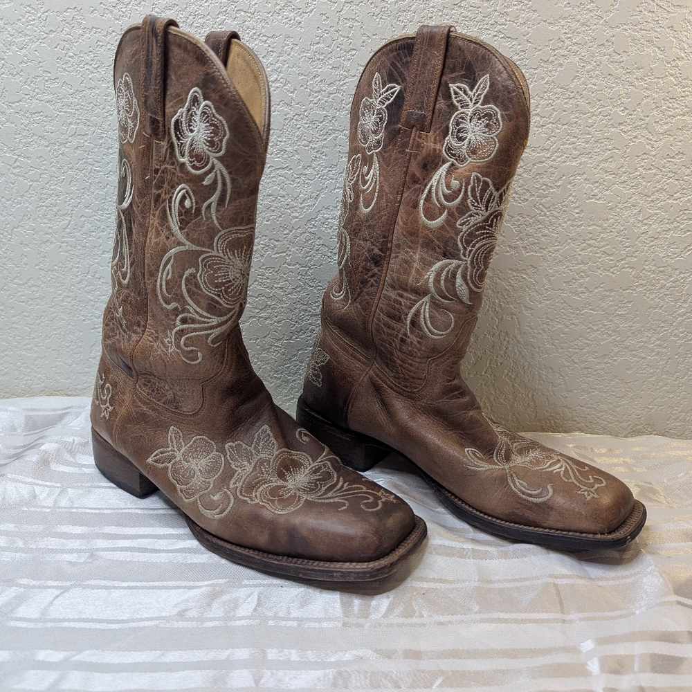 Shyanne Boots Size Women 10-M Brown Leather Lasy Floral Boho Festival Western